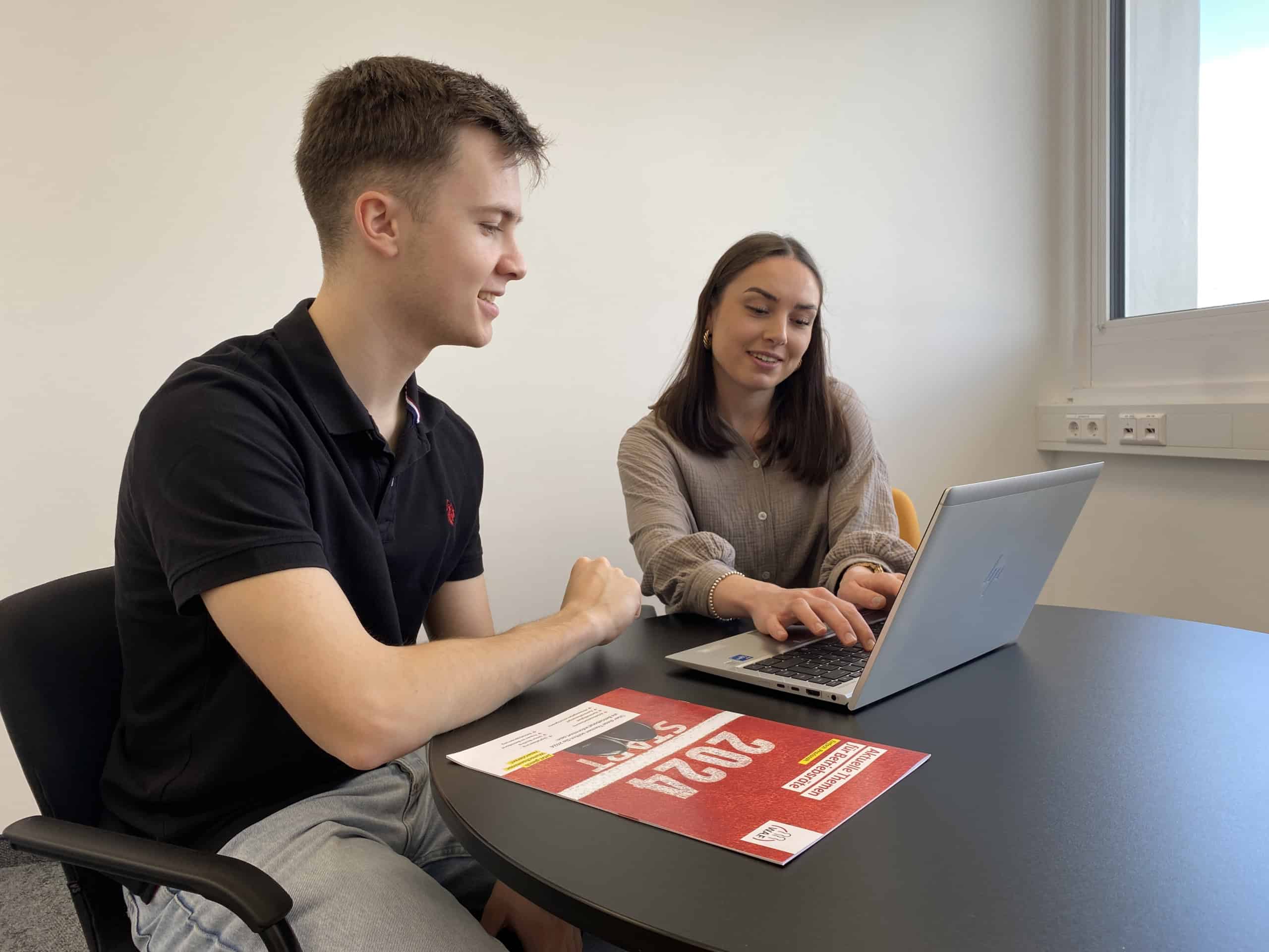 Praktikanten Jonas und Laura, Traumkarriere bei Serviscope